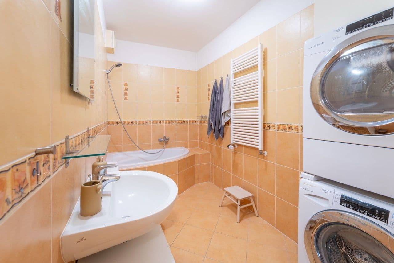 Prenájom bytu 2-izbový 53 m², Zubrnická, Praha, Praha Prenájom bytu 2-izbový 53 m², Zubrnická, Praha, Praha