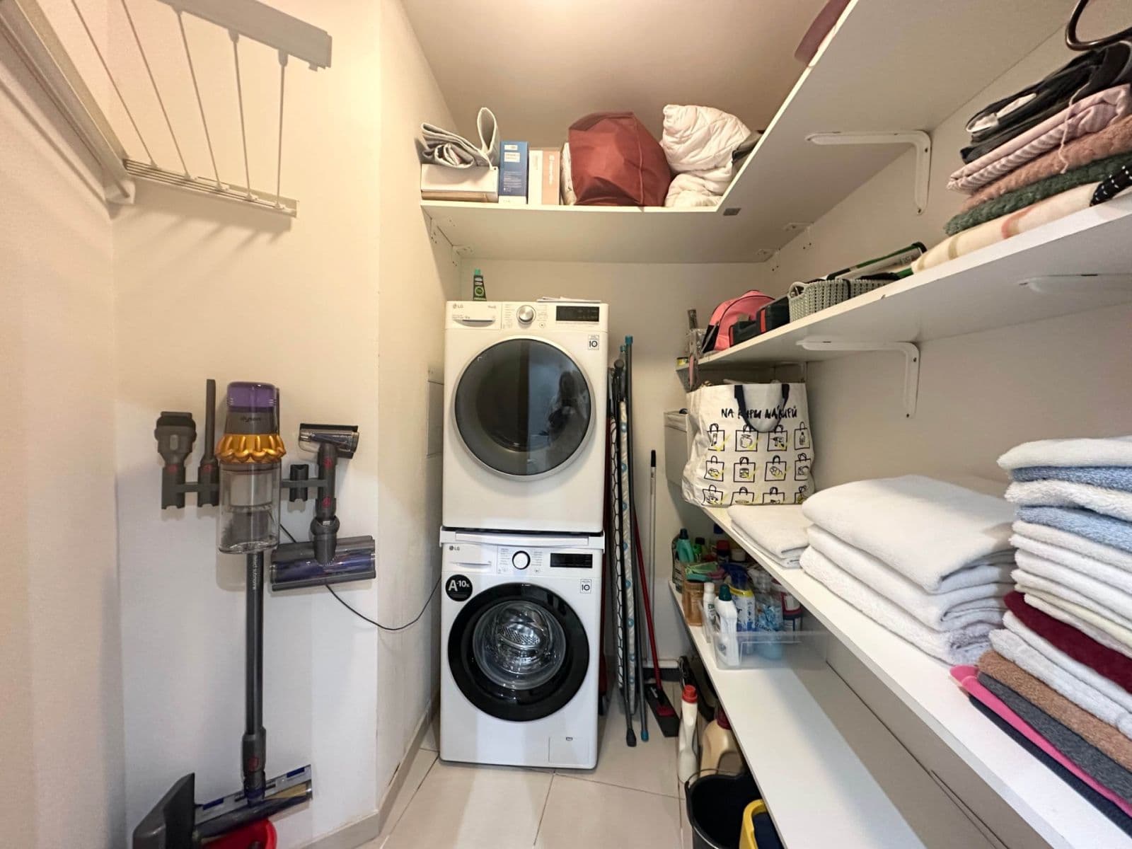 Prenájom bytu 2-izbový 64 m², Tulešická, Praha, Praha Prenájom bytu 2-izbový 64 m², Tulešická, Praha, Praha