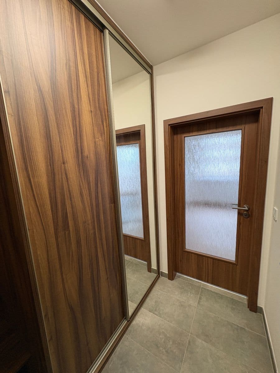 Prenájom bytu 1-izbový 32 m², Fabiánové, Praha, Praha Prenájom bytu 1-izbový 32 m², Fabiánové, Praha, Praha