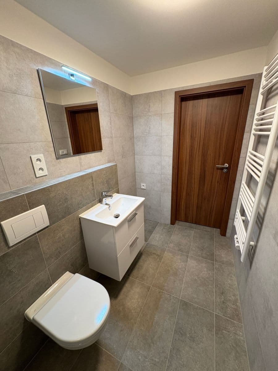 Prenájom bytu 1-izbový 32 m², Fabiánové, Praha, Praha Prenájom bytu 1-izbový 32 m², Fabiánové, Praha, Praha