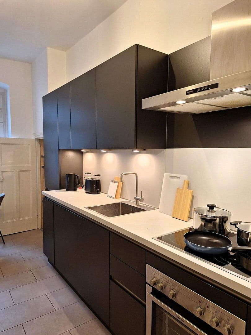 Prenájom bytu 2-izbový 66 m², Konradinstraße 28, Berlin, Berlín Prenájom bytu 2-izbový 66 m², Konradinstraße 28, Berlin, Berlín