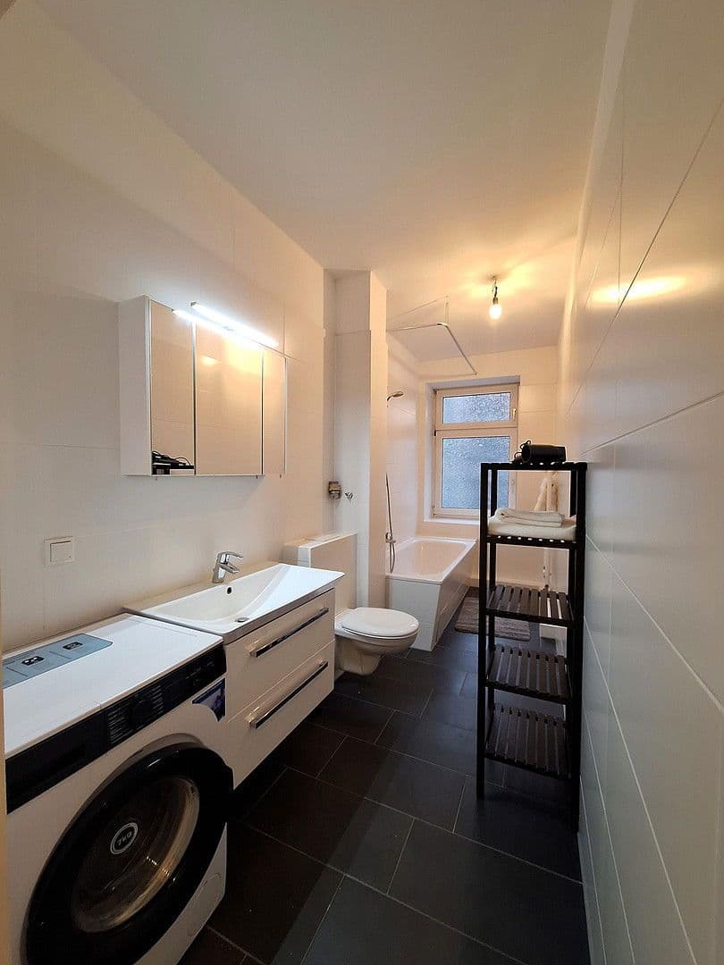 Prenájom bytu 2-izbový 66 m², Konradinstraße 28, Berlin, Berlín Prenájom bytu 2-izbový 66 m², Konradinstraße 28, Berlin, Berlín