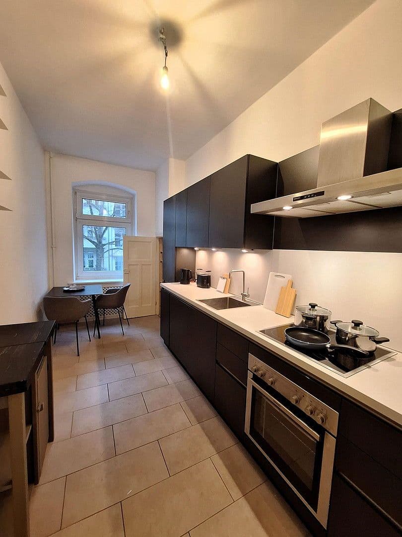 Prenájom bytu 2-izbový 66 m², Konradinstraße 28, Berlin, Berlín Prenájom bytu 2-izbový 66 m², Konradinstraße 28, Berlin, Berlín