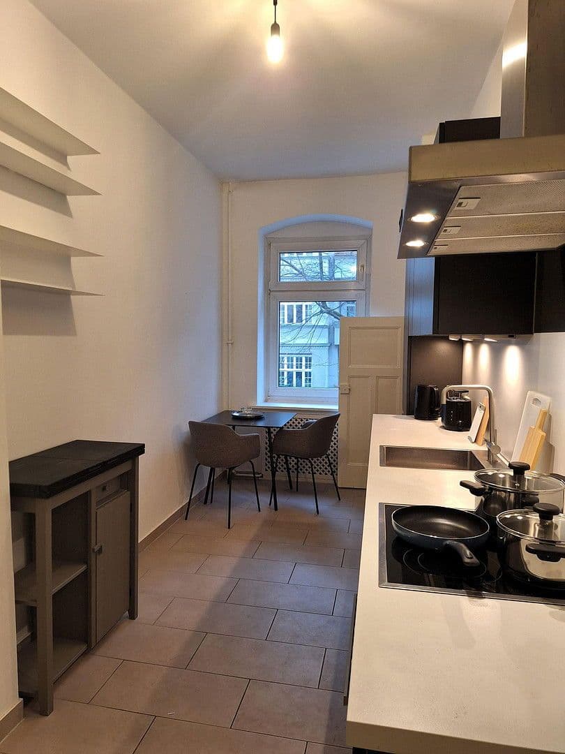 Prenájom bytu 2-izbový 66 m², Konradinstraße 28, Berlin, Berlín Prenájom bytu 2-izbový 66 m², Konradinstraße 28, Berlin, Berlín