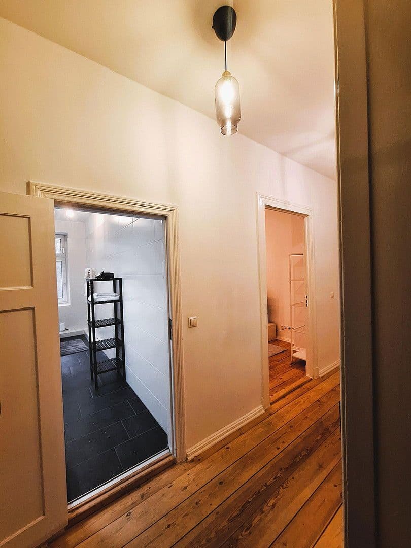 Prenájom bytu 2-izbový 66 m², Konradinstraße 28, Berlin, Berlín Prenájom bytu 2-izbový 66 m², Konradinstraße 28, Berlin, Berlín