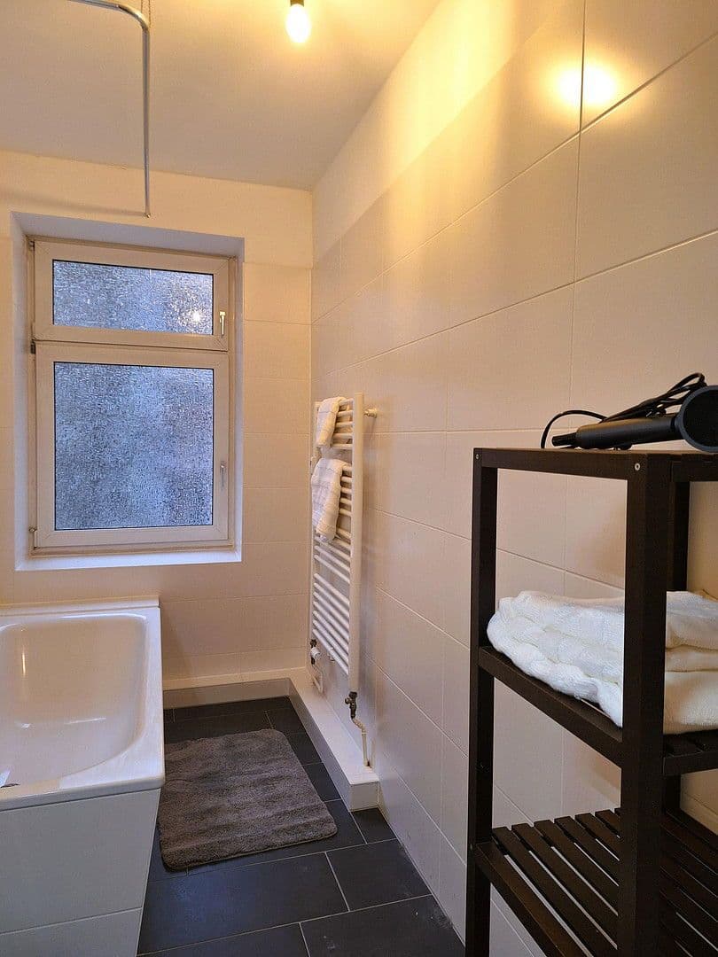 Prenájom bytu 2-izbový 66 m², Konradinstraße 28, Berlin, Berlín Prenájom bytu 2-izbový 66 m², Konradinstraße 28, Berlin, Berlín