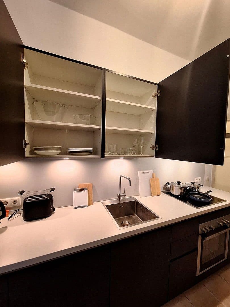 Prenájom bytu 2-izbový 66 m², Konradinstraße 28, Berlin, Berlín Prenájom bytu 2-izbový 66 m², Konradinstraße 28, Berlin, Berlín