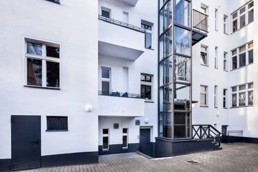 Prenájom bytu 2-izbový 66 m², Konradinstraße 28, Berlin, Berlín Prenájom bytu 2-izbový 66 m², Konradinstraße 28, Berlin, Berlín