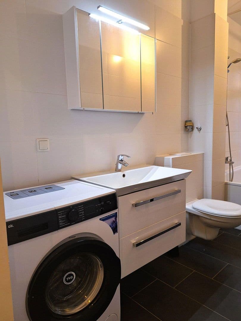 Prenájom bytu 2-izbový 66 m², Konradinstraße 28, Berlin, Berlín Prenájom bytu 2-izbový 66 m², Konradinstraße 28, Berlin, Berlín