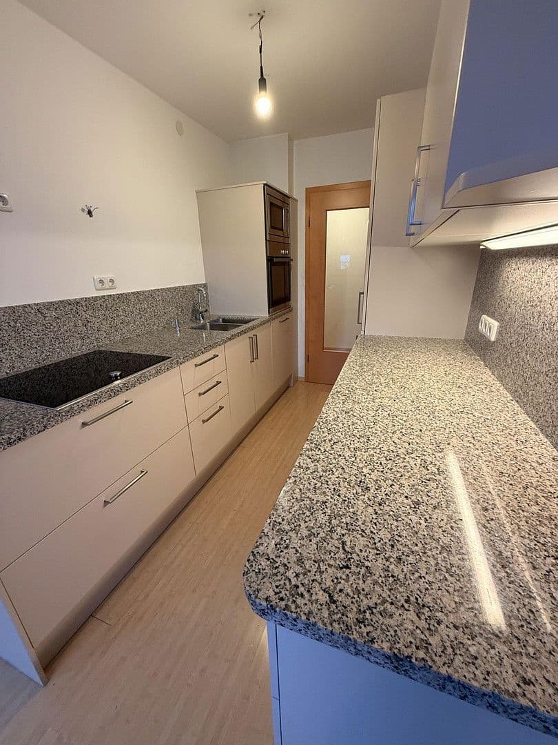 Prenájom bytu 4-izbový 86 m², Nürnberg, Bavorsko Prenájom bytu 4-izbový 86 m², Nürnberg, Bavorsko