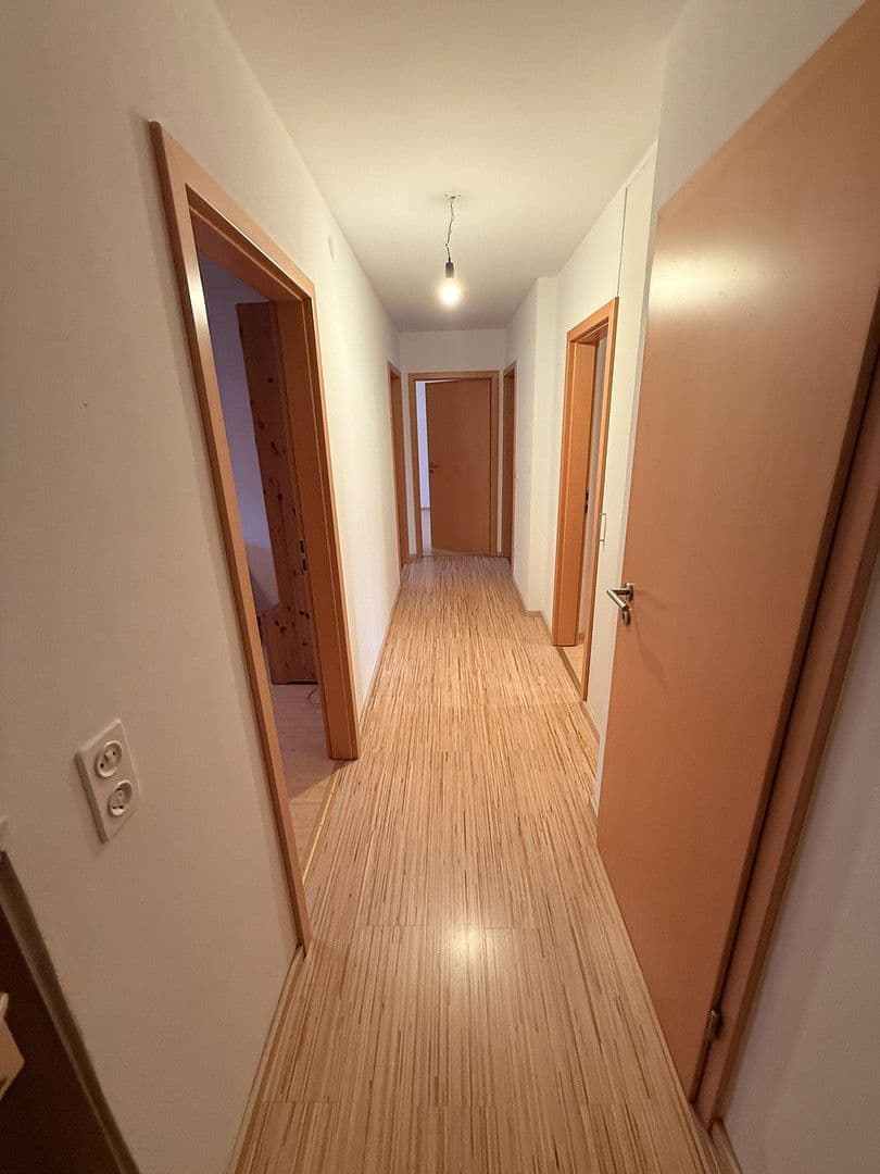 Prenájom bytu 4-izbový 86 m², Nürnberg, Bavorsko Prenájom bytu 4-izbový 86 m², Nürnberg, Bavorsko