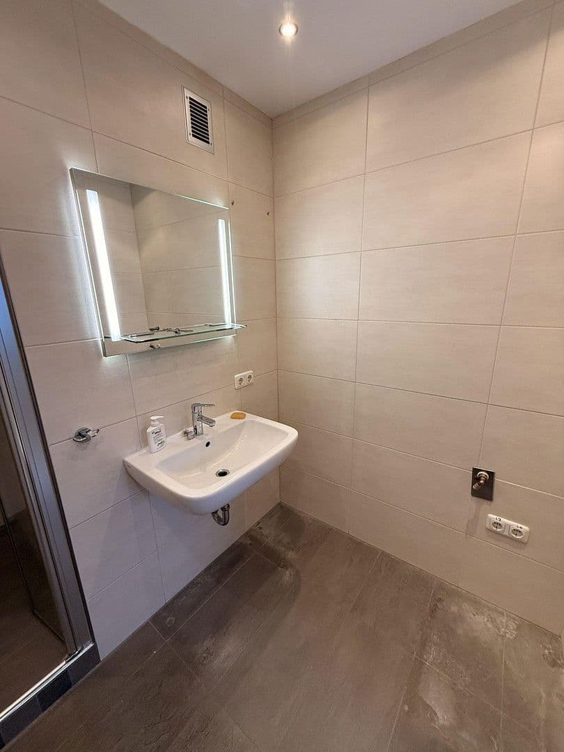 Prenájom bytu 4-izbový 86 m², Nürnberg, Bavorsko Prenájom bytu 4-izbový 86 m², Nürnberg, Bavorsko