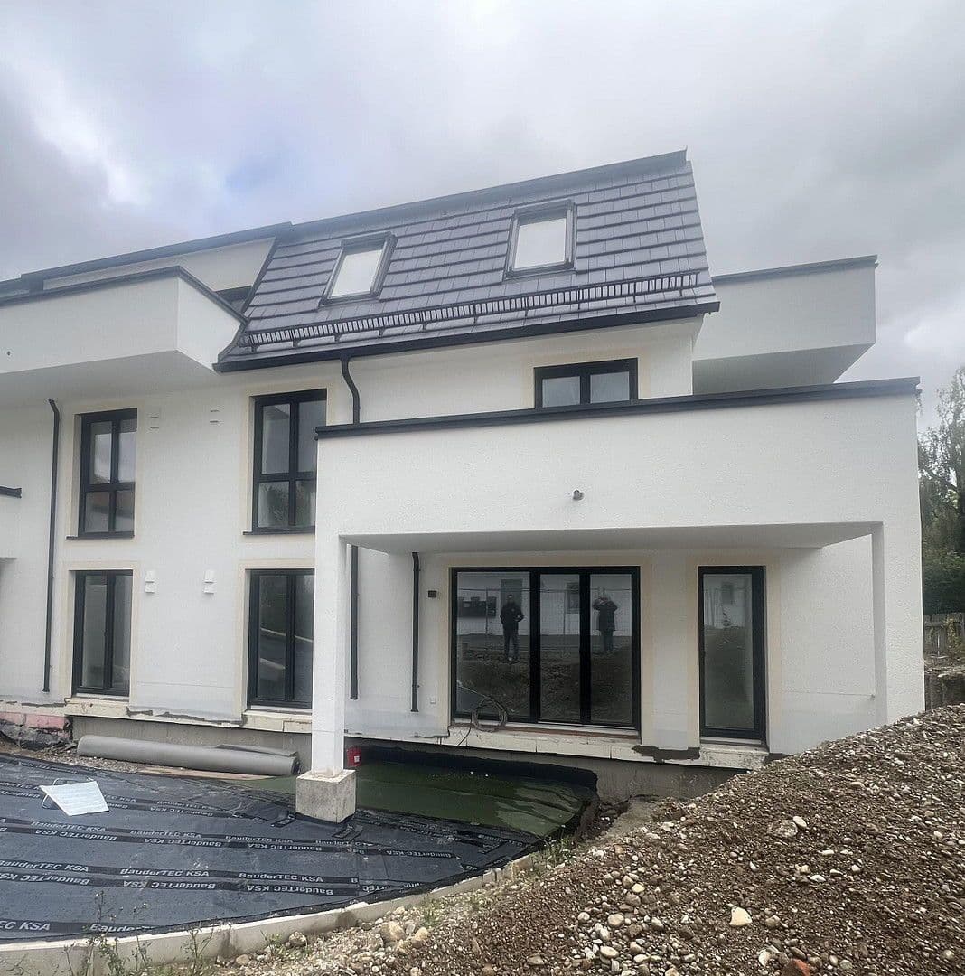 Prenájom bytu 4-izbový 118 m², Dorfstraße 11b, Germering, Bavorsko Prenájom bytu 4-izbový 118 m², Dorfstraße 11b, Germering, Bavorsko