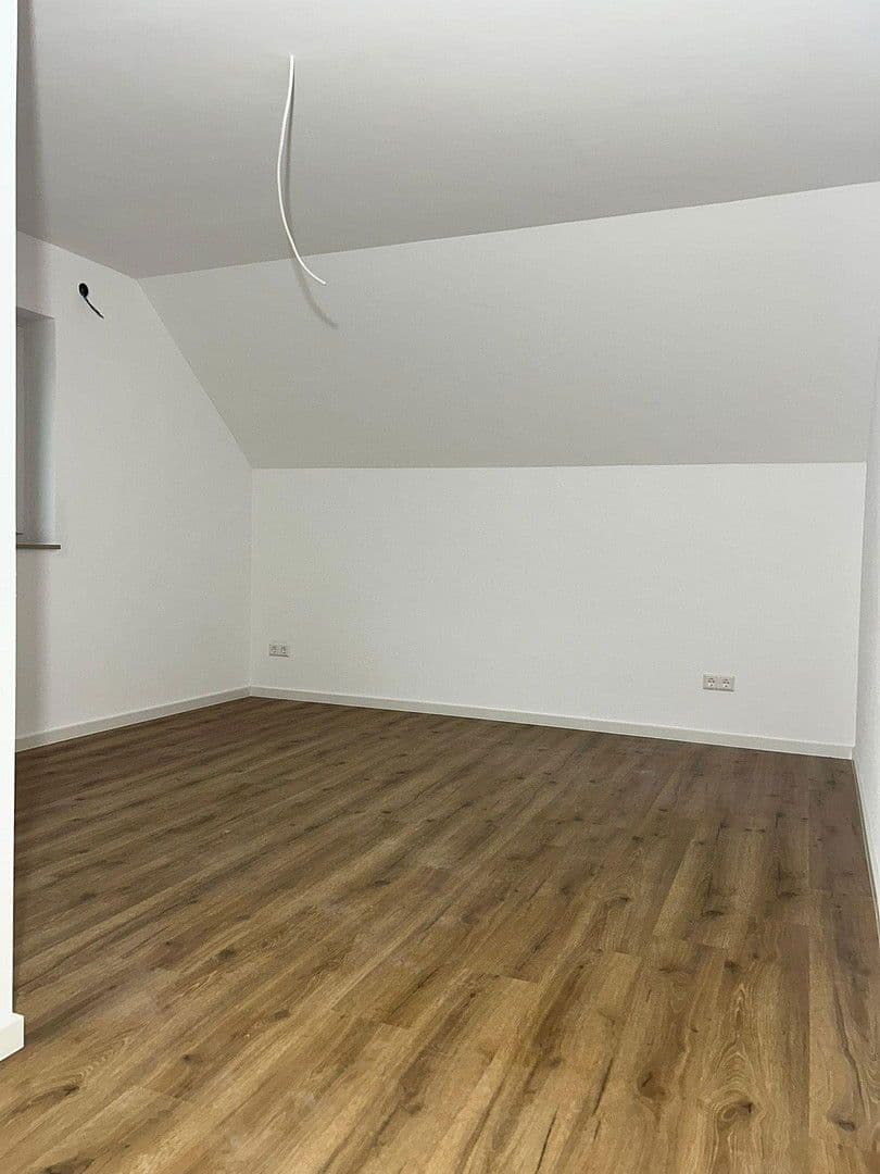 Prenájom bytu 4-izbový 110 m², Blaubeuren, Bádensko-Wurttembersko Prenájom bytu 4-izbový 110 m², Blaubeuren, Bádensko-Wurttembersko