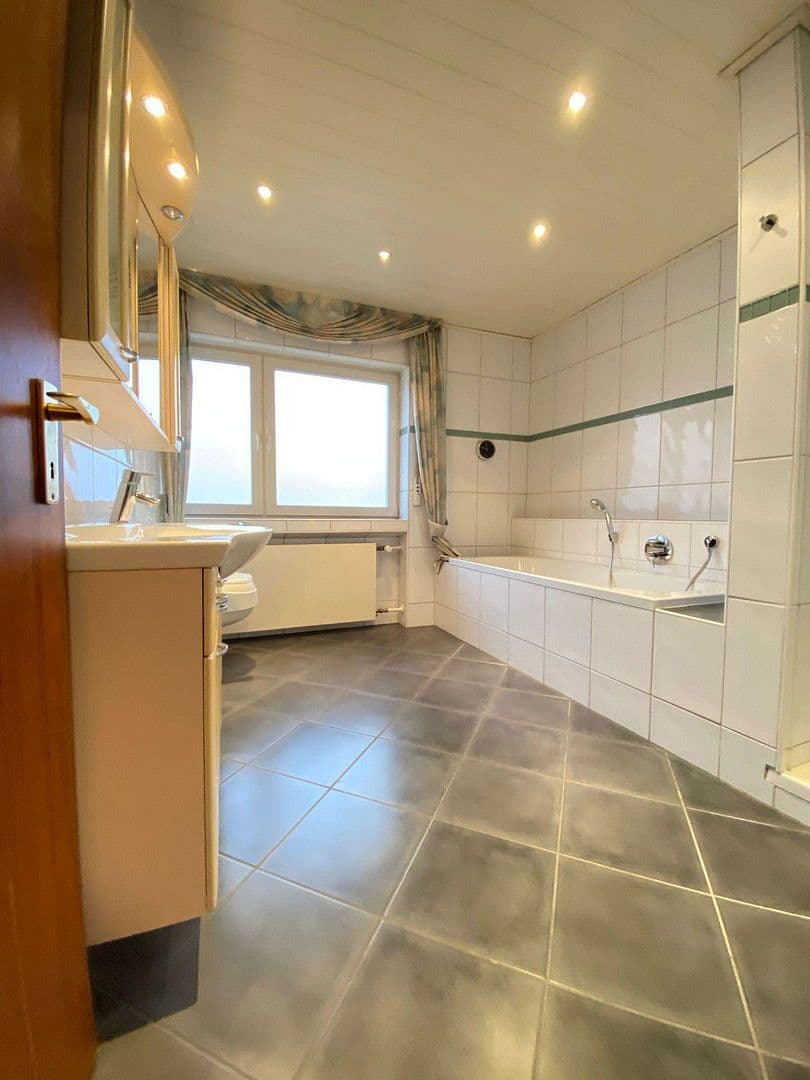 Predaj domu 153 m², pozemek 212 m², Bietigheim, Bádensko-Wurttembersko Predaj domu 153 m², pozemek 212 m², Bietigheim, Bádensko-Wurttembersko