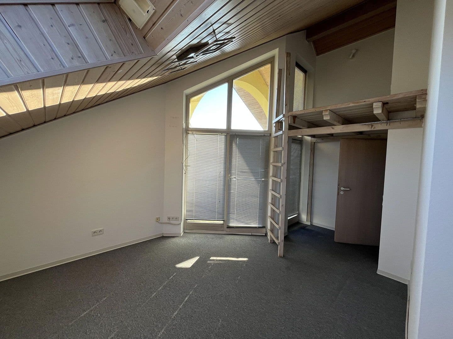 Predaj domu 130 m², pozemek 887 m², Uhingen, Bádensko-Wurttembersko Predaj domu 130 m², pozemek 887 m², Uhingen, Bádensko-Wurttembersko