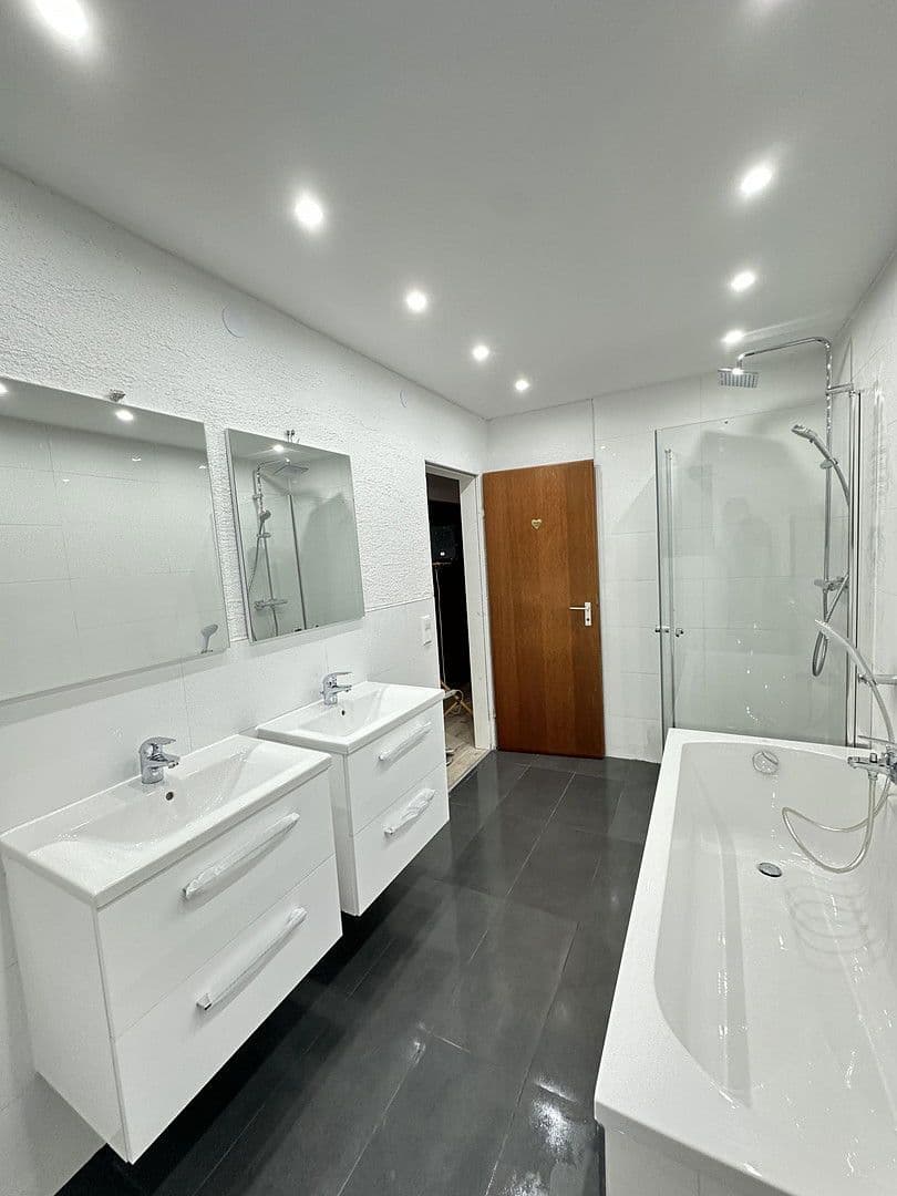 Prenájom bytu 3-izbový 86 m², Altensteig, Bádensko-Wurttembersko Prenájom bytu 3-izbový 86 m², Altensteig, Bádensko-Wurttembersko