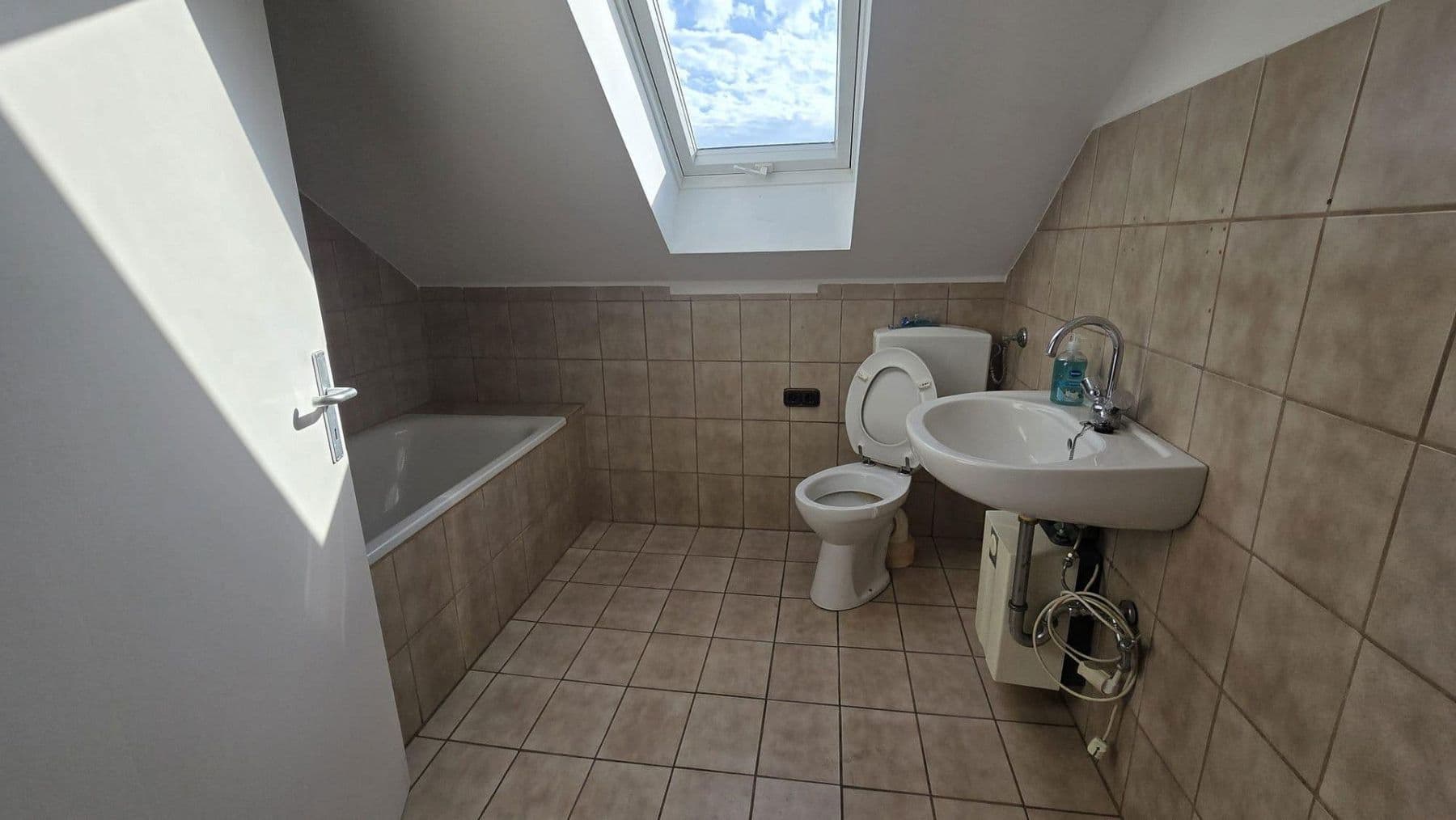 Prenájom bytu 3-izbový 60 m², Dingolfing, Bavorsko Prenájom bytu 3-izbový 60 m², Dingolfing, Bavorsko