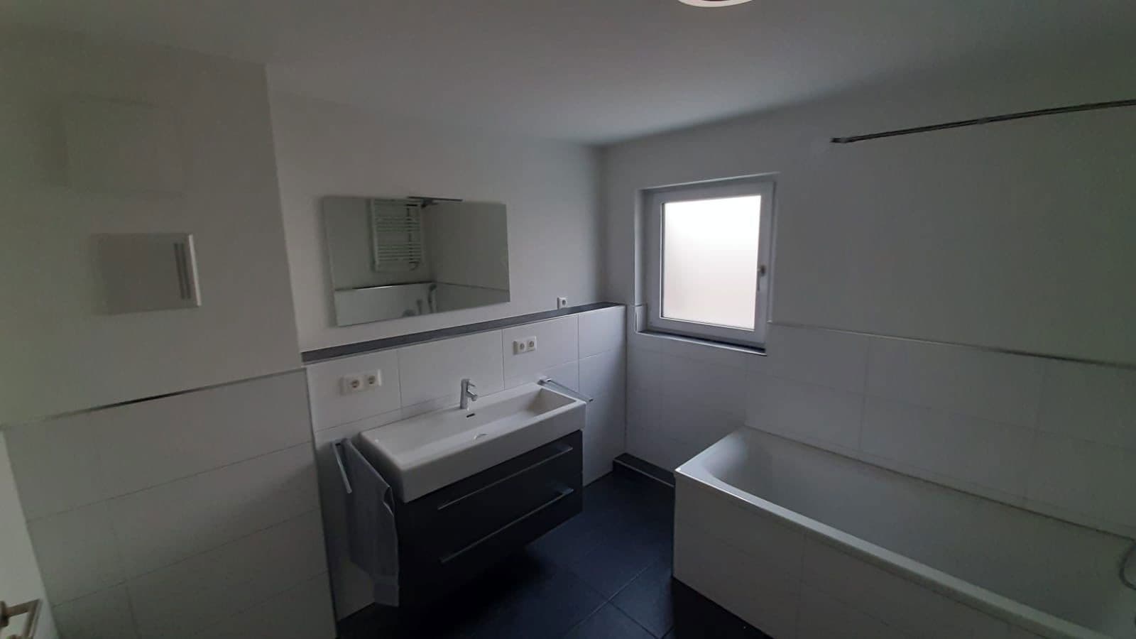 Prenájom bytu 3-izbový 101 m², Sersheim, Bádensko-Wurttembersko Prenájom bytu 3-izbový 101 m², Sersheim, Bádensko-Wurttembersko