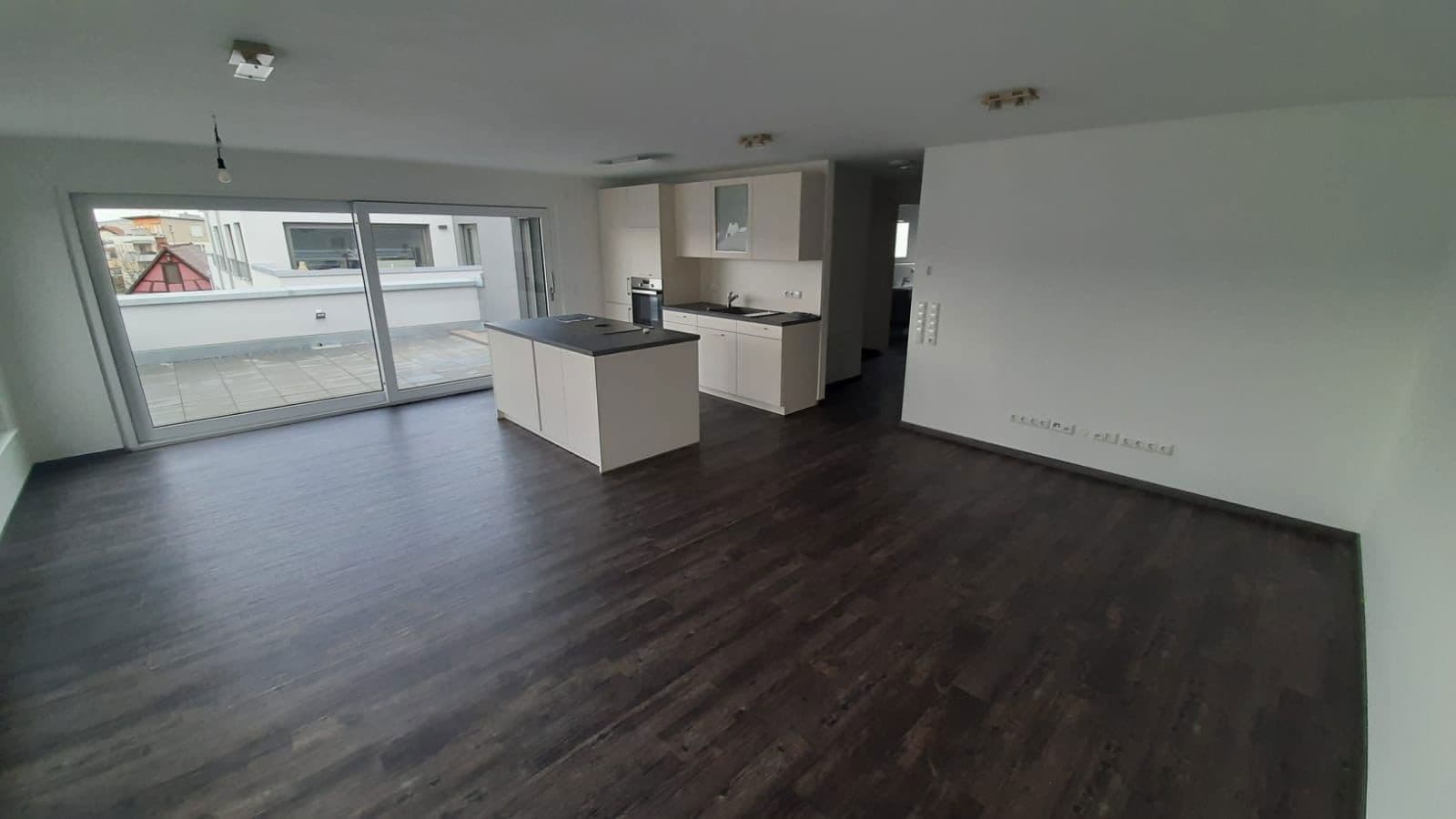 Prenájom bytu 3-izbový 101 m², Sersheim, Bádensko-Wurttembersko Prenájom bytu 3-izbový 101 m², Sersheim, Bádensko-Wurttembersko