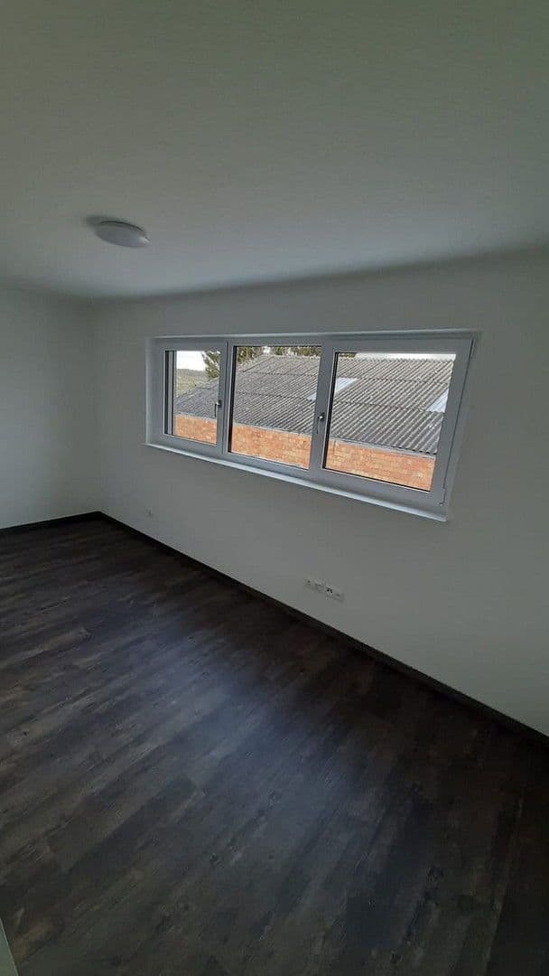 Prenájom bytu 3-izbový 101 m², Sersheim, Bádensko-Wurttembersko Prenájom bytu 3-izbový 101 m², Sersheim, Bádensko-Wurttembersko