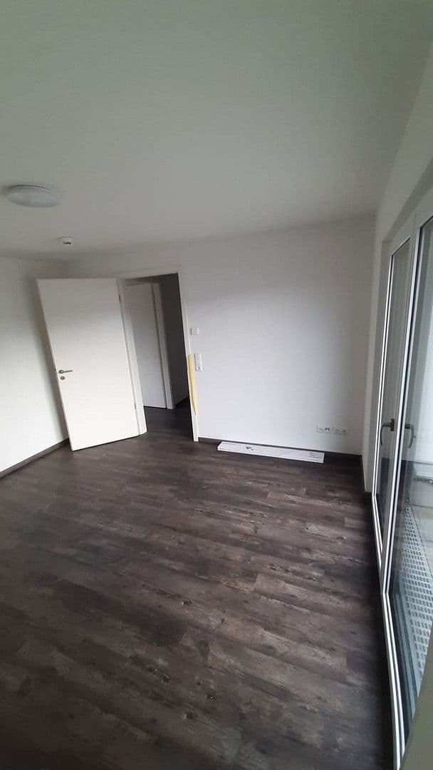 Prenájom bytu 3-izbový 101 m², Sersheim, Bádensko-Wurttembersko Prenájom bytu 3-izbový 101 m², Sersheim, Bádensko-Wurttembersko