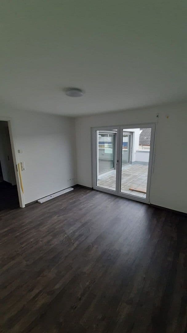 Prenájom bytu 3-izbový 101 m², Sersheim, Bádensko-Wurttembersko Prenájom bytu 3-izbový 101 m², Sersheim, Bádensko-Wurttembersko