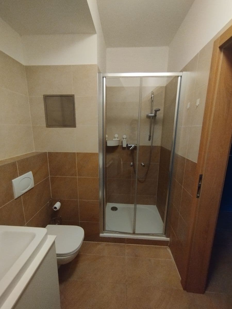 Prenájom bytu 1-izbový 45 m², Škrábkových, Praha, Praha Prenájom bytu 1-izbový 45 m², Škrábkových, Praha, Praha