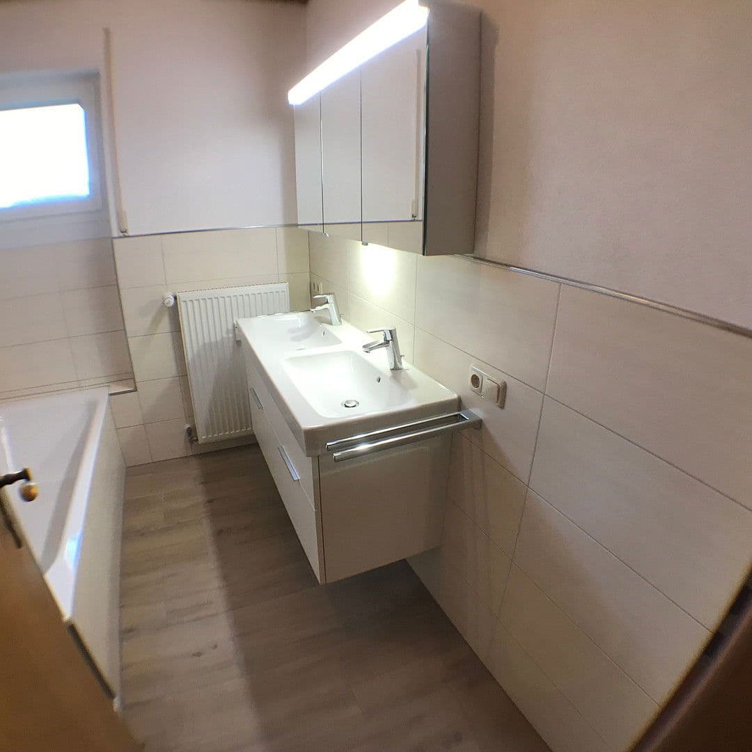 Prenájom bytu 3-izbový 112 m², Pitzenbüsch, Kradenbach, Porýnie-Falcko Prenájom bytu 3-izbový 112 m², Pitzenbüsch, Kradenbach, Porýnie-Falcko