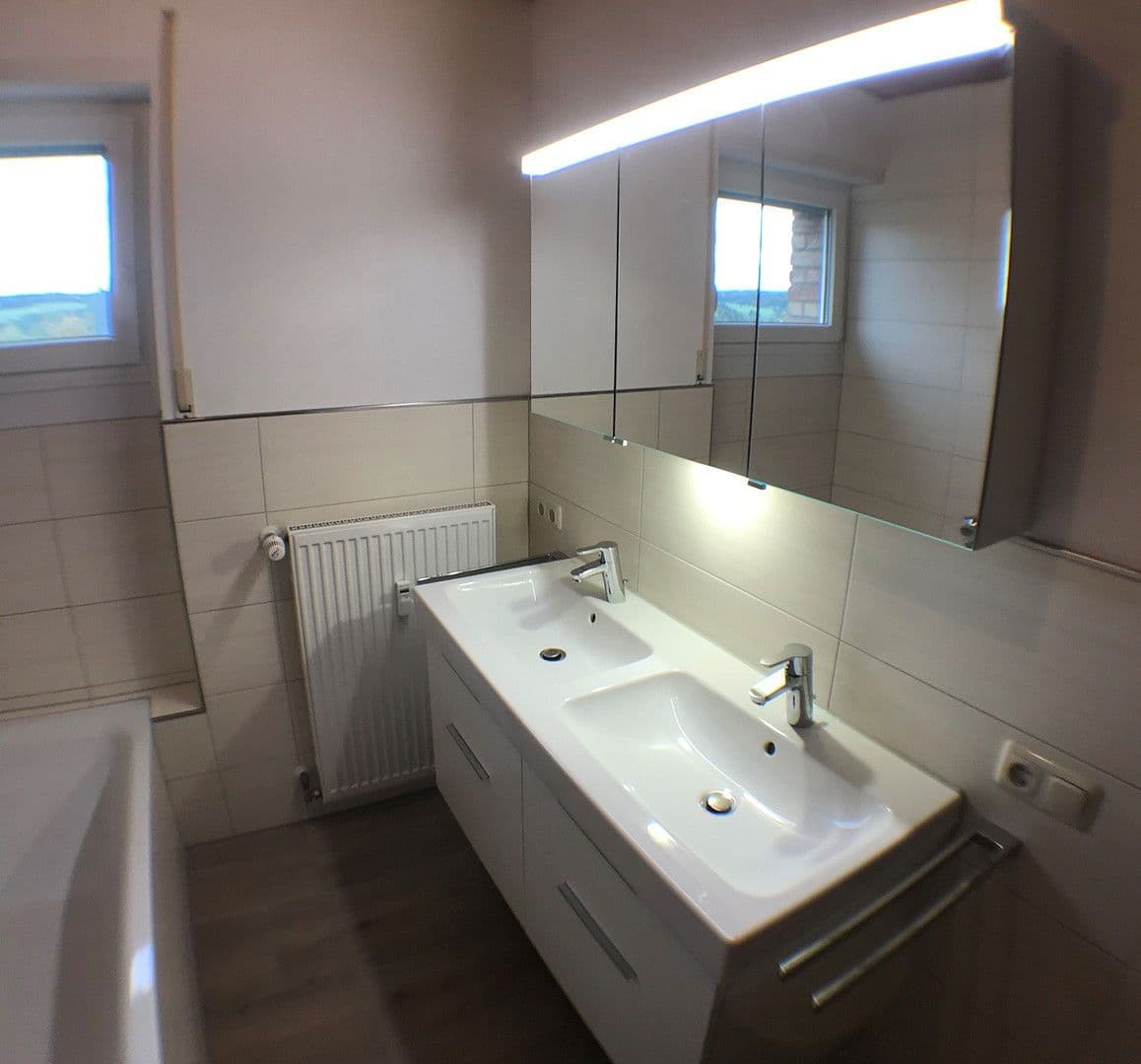 Prenájom bytu 3-izbový 112 m², Pitzenbüsch, Kradenbach, Porýnie-Falcko Prenájom bytu 3-izbový 112 m², Pitzenbüsch, Kradenbach, Porýnie-Falcko