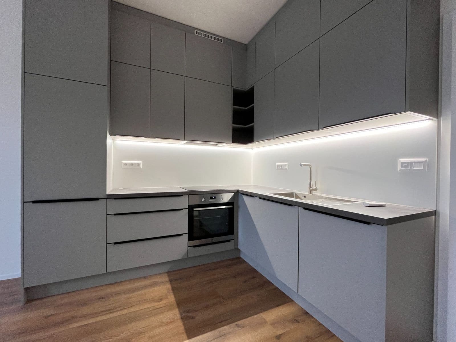 Prenájom bytu 3-izbový 63 m², Komárovská, Brno, Jihomoravský kraj Prenájom bytu 3-izbový 63 m², Komárovská, Brno, Jihomoravský kraj