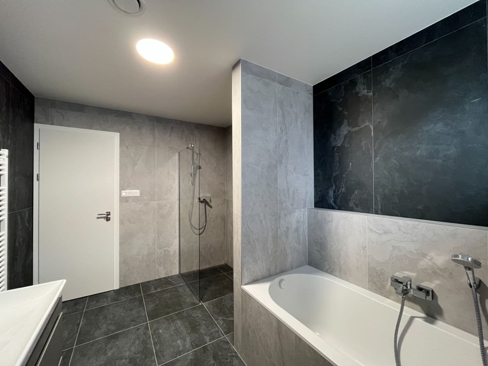 Prenájom bytu 3-izbový 63 m², Komárovská, Brno, Jihomoravský kraj Prenájom bytu 3-izbový 63 m², Komárovská, Brno, Jihomoravský kraj