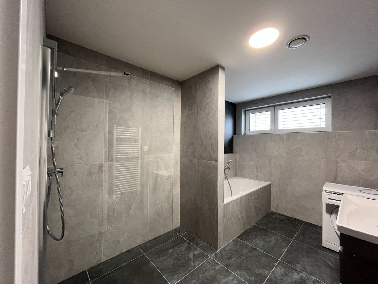 Prenájom bytu 3-izbový 63 m², Komárovská, Brno, Jihomoravský kraj Prenájom bytu 3-izbový 63 m², Komárovská, Brno, Jihomoravský kraj