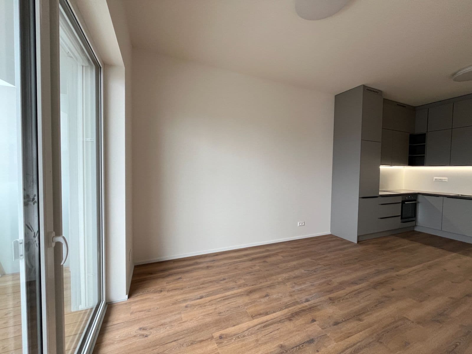 Prenájom bytu 3-izbový 63 m², Komárovská, Brno, Jihomoravský kraj Prenájom bytu 3-izbový 63 m², Komárovská, Brno, Jihomoravský kraj