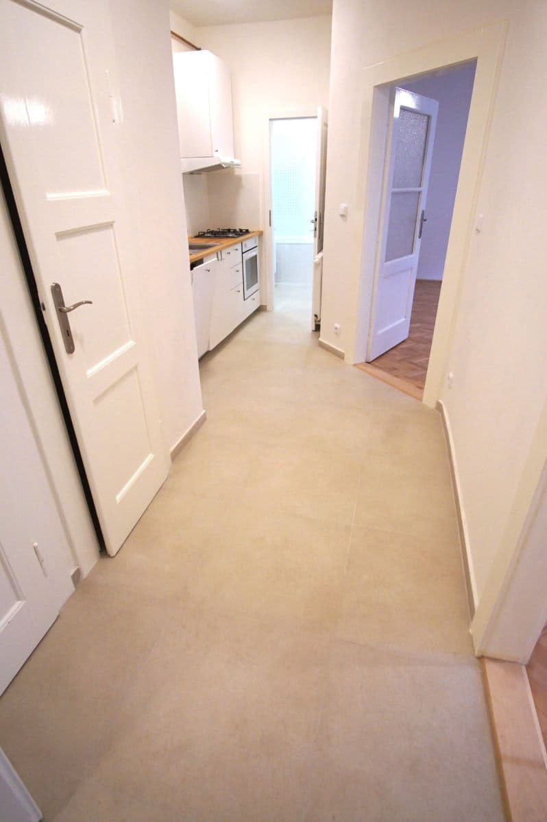 Prenájom bytu 3-izbový 58 m², Biskupcova, Praha, Praha Prenájom bytu 3-izbový 58 m², Biskupcova, Praha, Praha