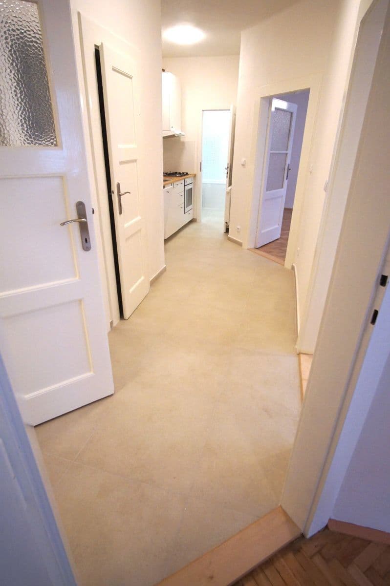 Prenájom bytu 3-izbový 58 m², Biskupcova, Praha, Praha Prenájom bytu 3-izbový 58 m², Biskupcova, Praha, Praha