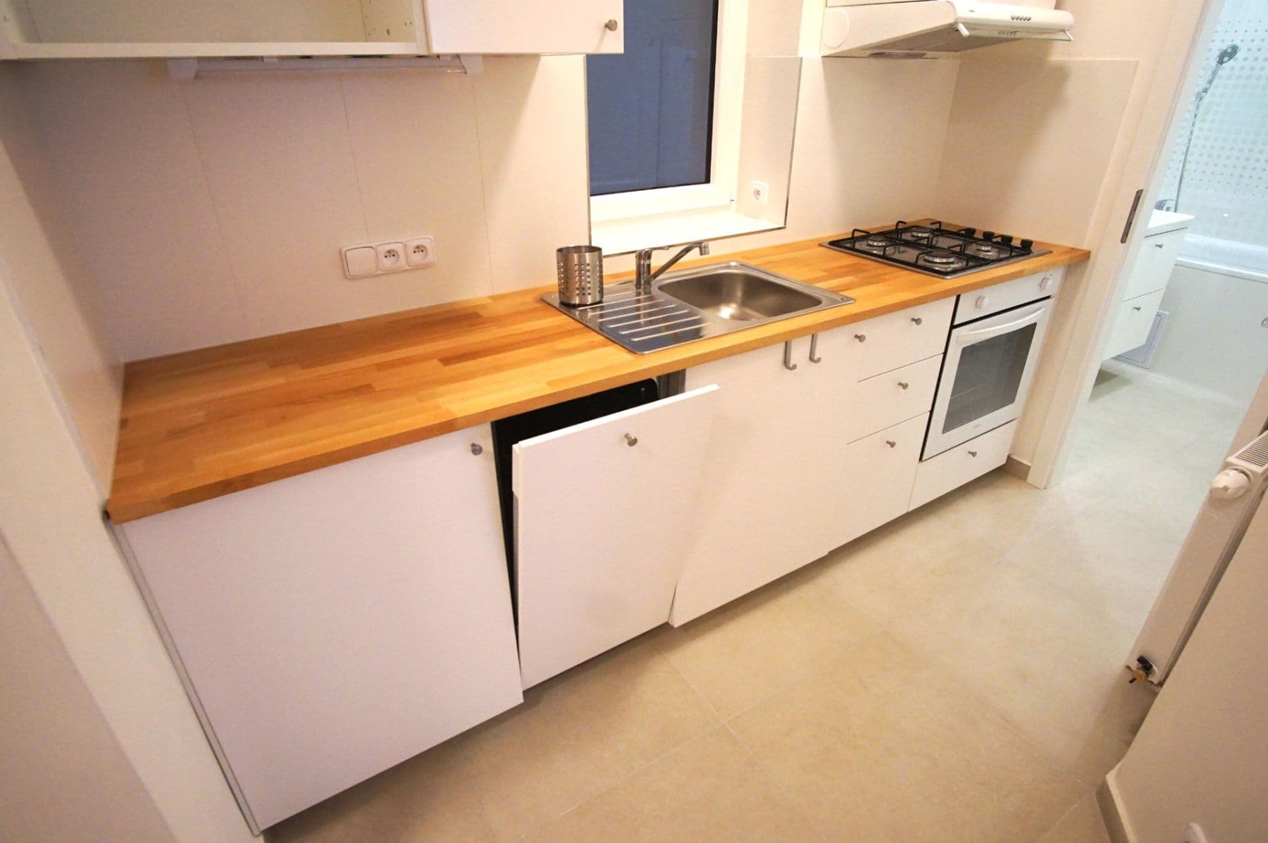 Prenájom bytu 3-izbový 58 m², Biskupcova, Praha, Praha Prenájom bytu 3-izbový 58 m², Biskupcova, Praha, Praha