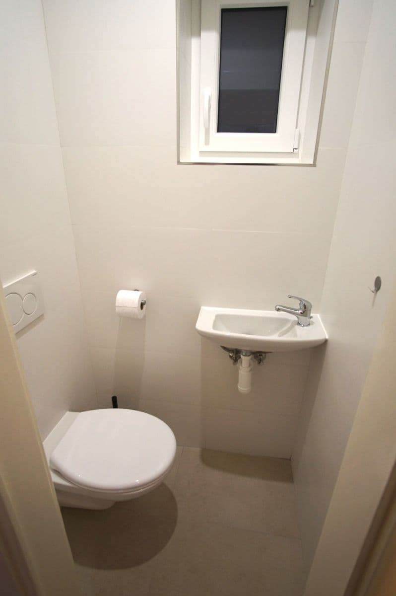 Prenájom bytu 3-izbový 58 m², Biskupcova, Praha, Praha Prenájom bytu 3-izbový 58 m², Biskupcova, Praha, Praha