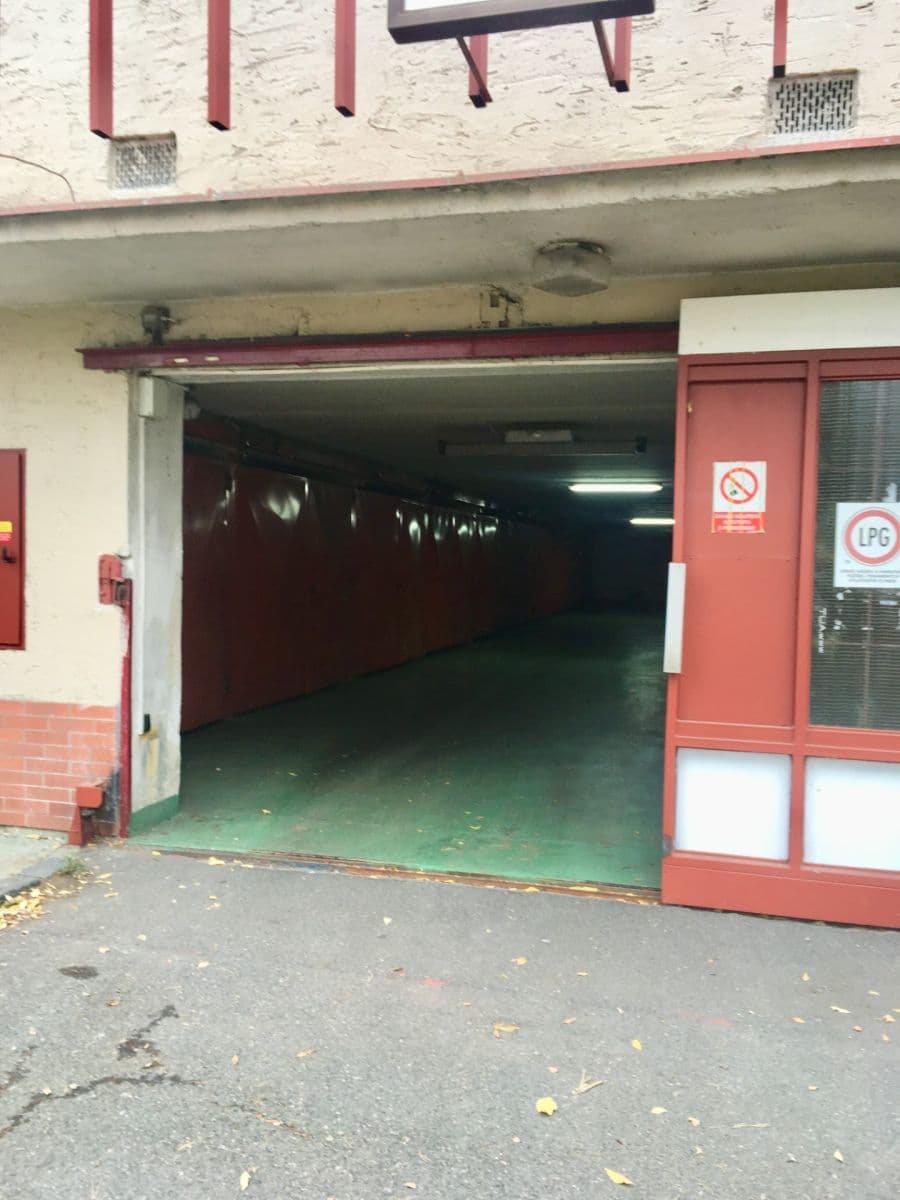 Prenájom garáže 18 m², Písečná, Praha, Praha Prenájom garáže 18 m², Písečná, Praha, Praha