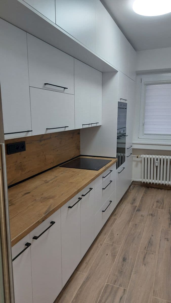 Prenájom bytu 3-izbový 74 m², Dukelská, Ústí nad Orlicí, Pardubický kraj Prenájom bytu 3-izbový 74 m², Dukelská, Ústí nad Orlicí, Pardubický kraj