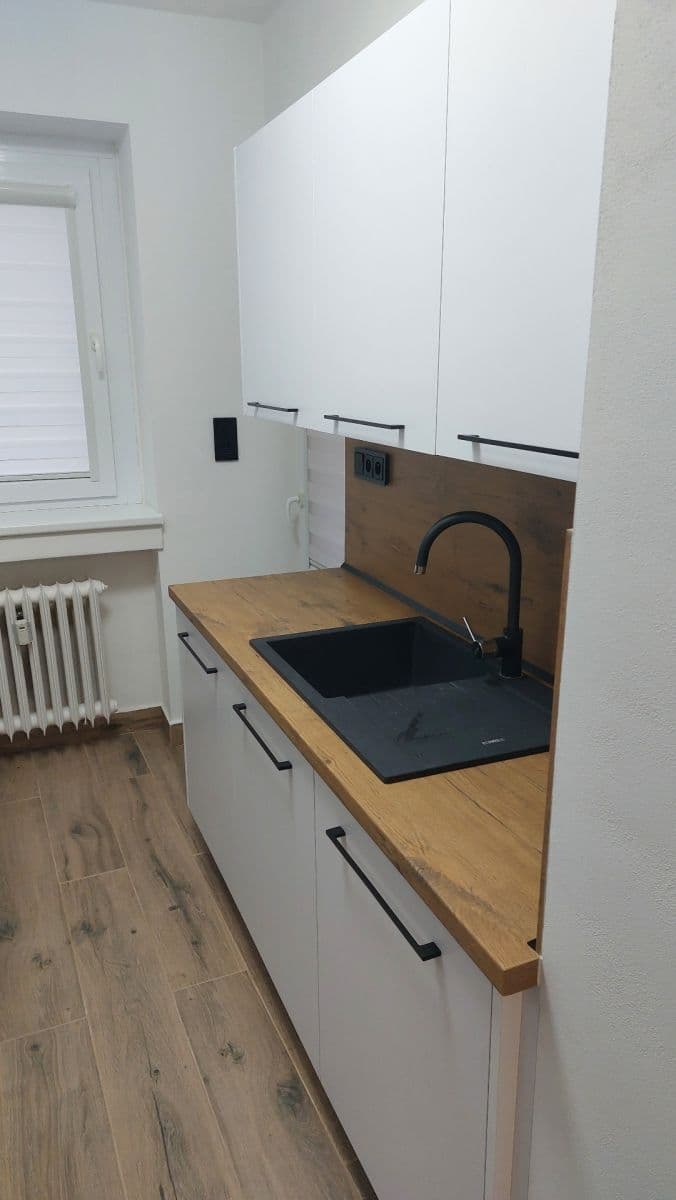 Prenájom bytu 3-izbový 74 m², Dukelská, Ústí nad Orlicí, Pardubický kraj Prenájom bytu 3-izbový 74 m², Dukelská, Ústí nad Orlicí, Pardubický kraj