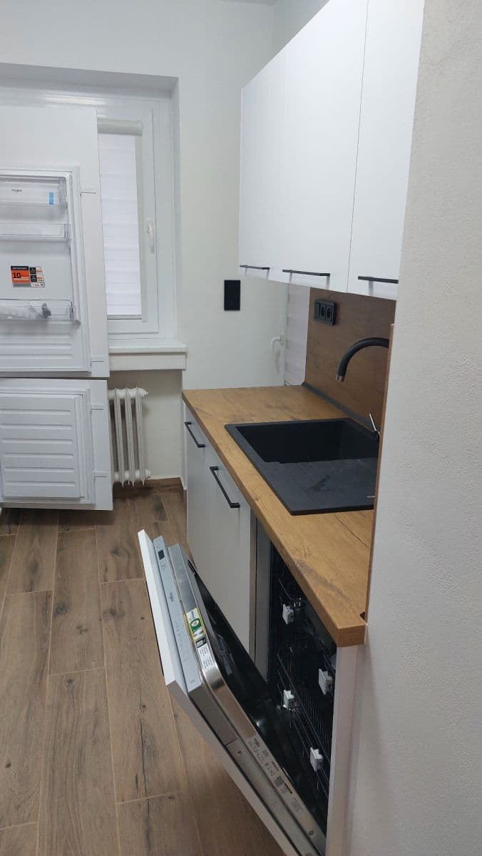 Prenájom bytu 3-izbový 74 m², Dukelská, Ústí nad Orlicí, Pardubický kraj Prenájom bytu 3-izbový 74 m², Dukelská, Ústí nad Orlicí, Pardubický kraj