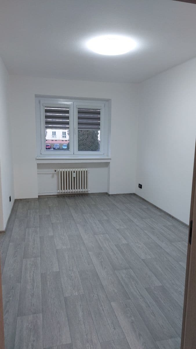 Prenájom bytu 3-izbový 74 m², Dukelská, Ústí nad Orlicí, Pardubický kraj Prenájom bytu 3-izbový 74 m², Dukelská, Ústí nad Orlicí, Pardubický kraj
