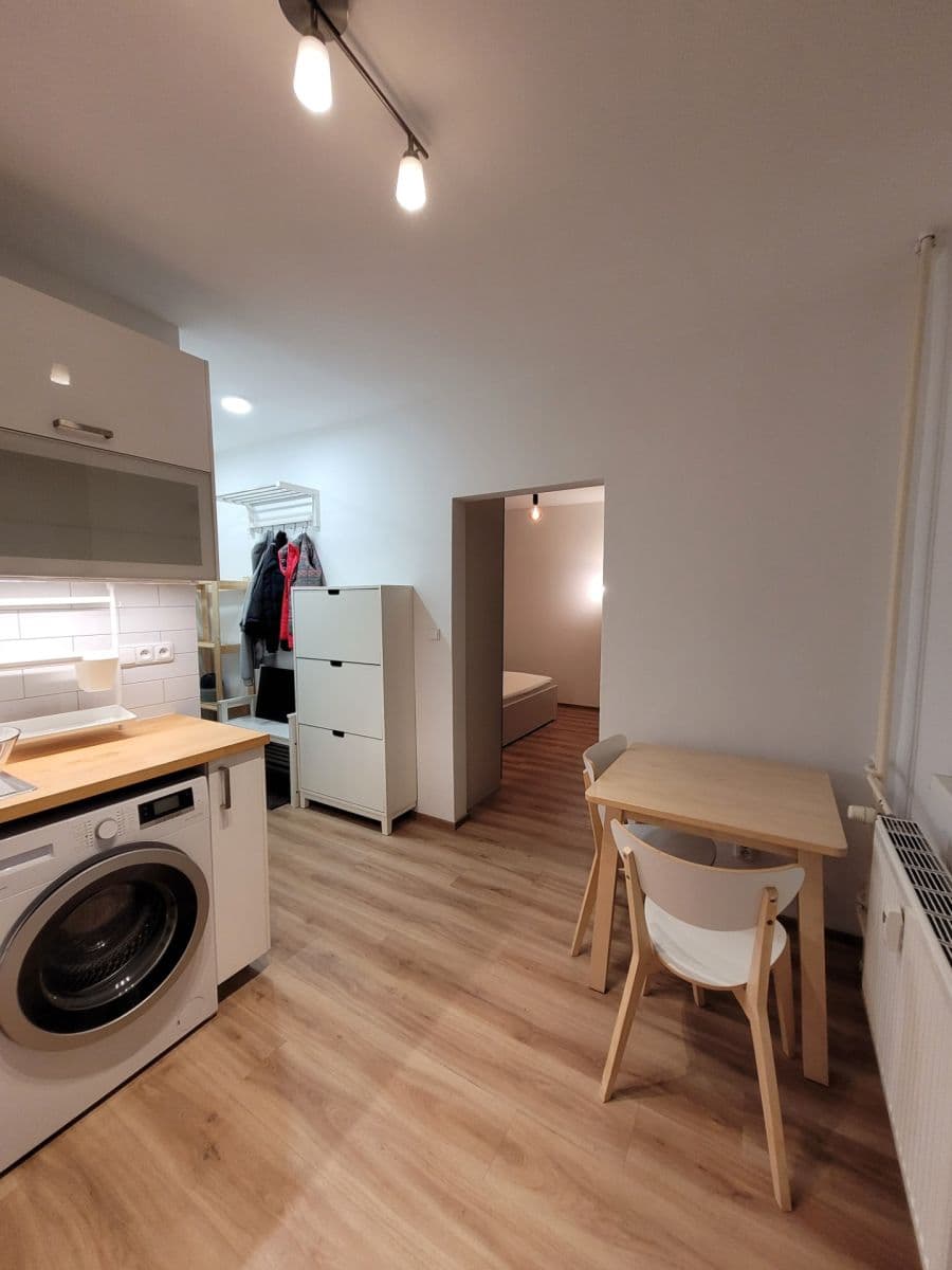 Prenájom bytu 1-izbový 35 m², Dvořišťská, Praha, Praha Prenájom bytu 1-izbový 35 m², Dvořišťská, Praha, Praha