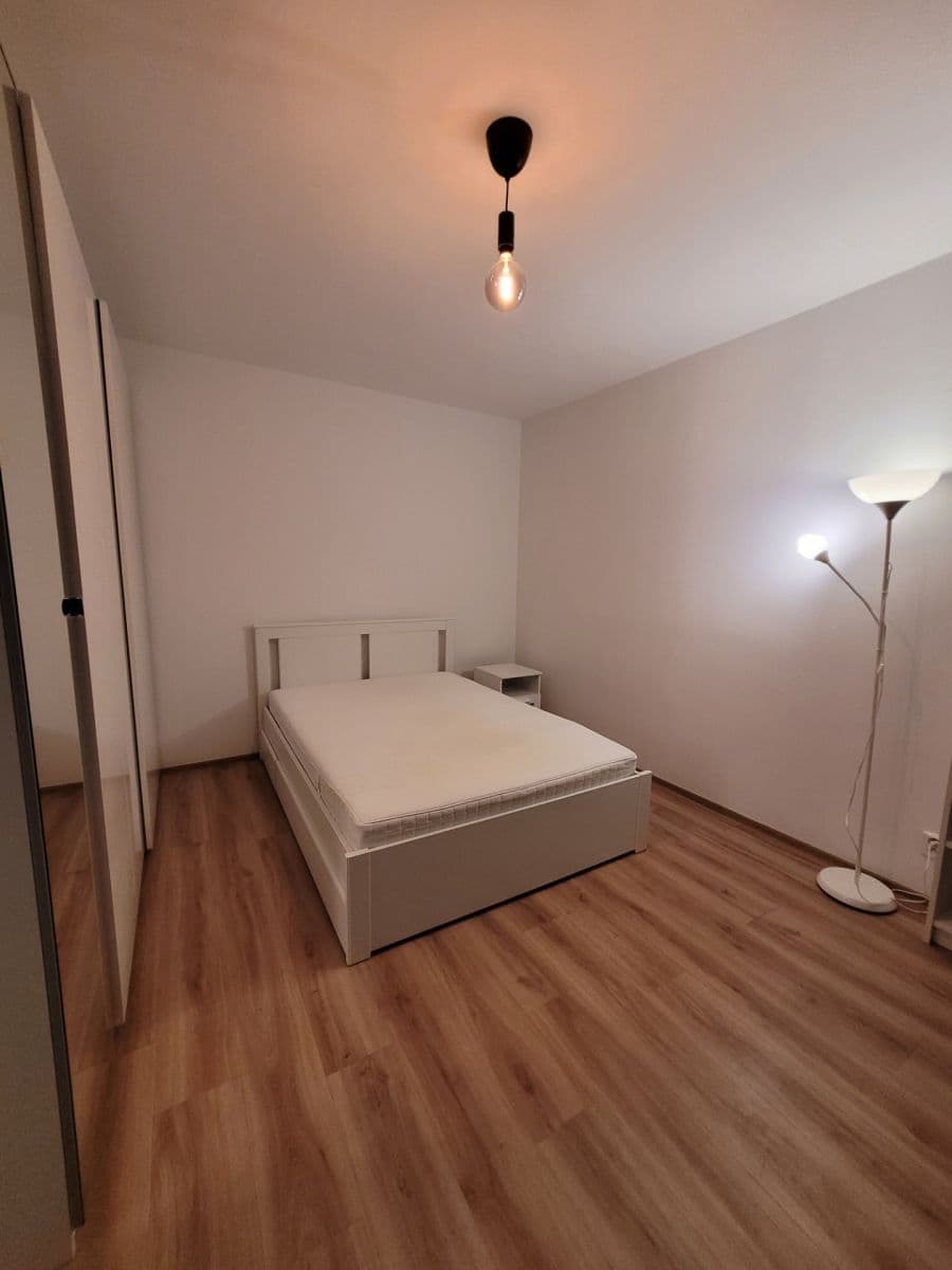Prenájom bytu 1-izbový 35 m², Dvořišťská, Praha, Praha Prenájom bytu 1-izbový 35 m², Dvořišťská, Praha, Praha