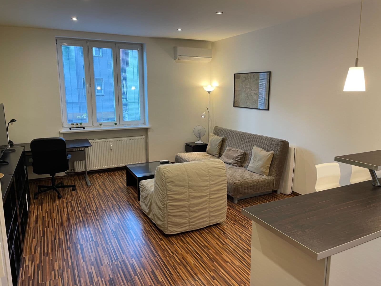 Predaj bytu Garsoniéra 40 m², Obchodná, Bratislava - mestská časť Staré Mesto, Bratislavský kraj Predaj bytu Garsoniéra 40 m², Obchodná, Bratislava - mestská časť Staré Mesto, Bratislavský kraj