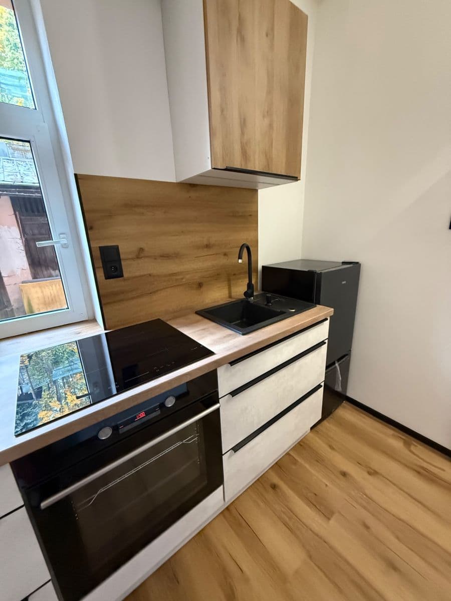 Prenájom bytu 1-izbový 30 m², Podhorská, Jablonec nad Nisou, Liberecký kraj Prenájom bytu 1-izbový 30 m², Podhorská, Jablonec nad Nisou, Liberecký kraj