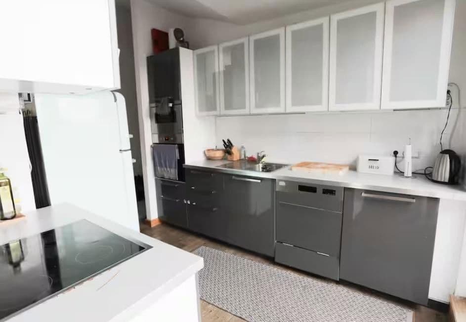 Prenájom bytu 3-izbový 135 m², Badstr. 61, Berlin, Berlín Prenájom bytu 3-izbový 135 m², Badstr. 61, Berlin, Berlín