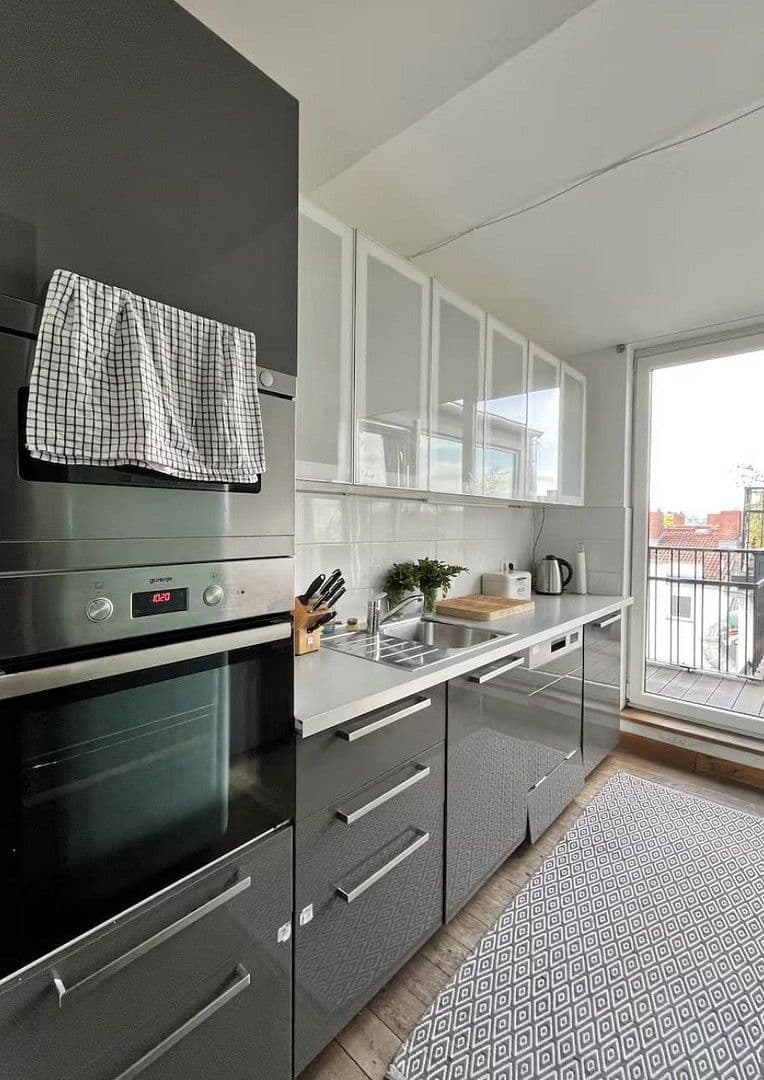 Prenájom bytu 3-izbový 135 m², Badstr. 61, Berlin, Berlín Prenájom bytu 3-izbový 135 m², Badstr. 61, Berlin, Berlín