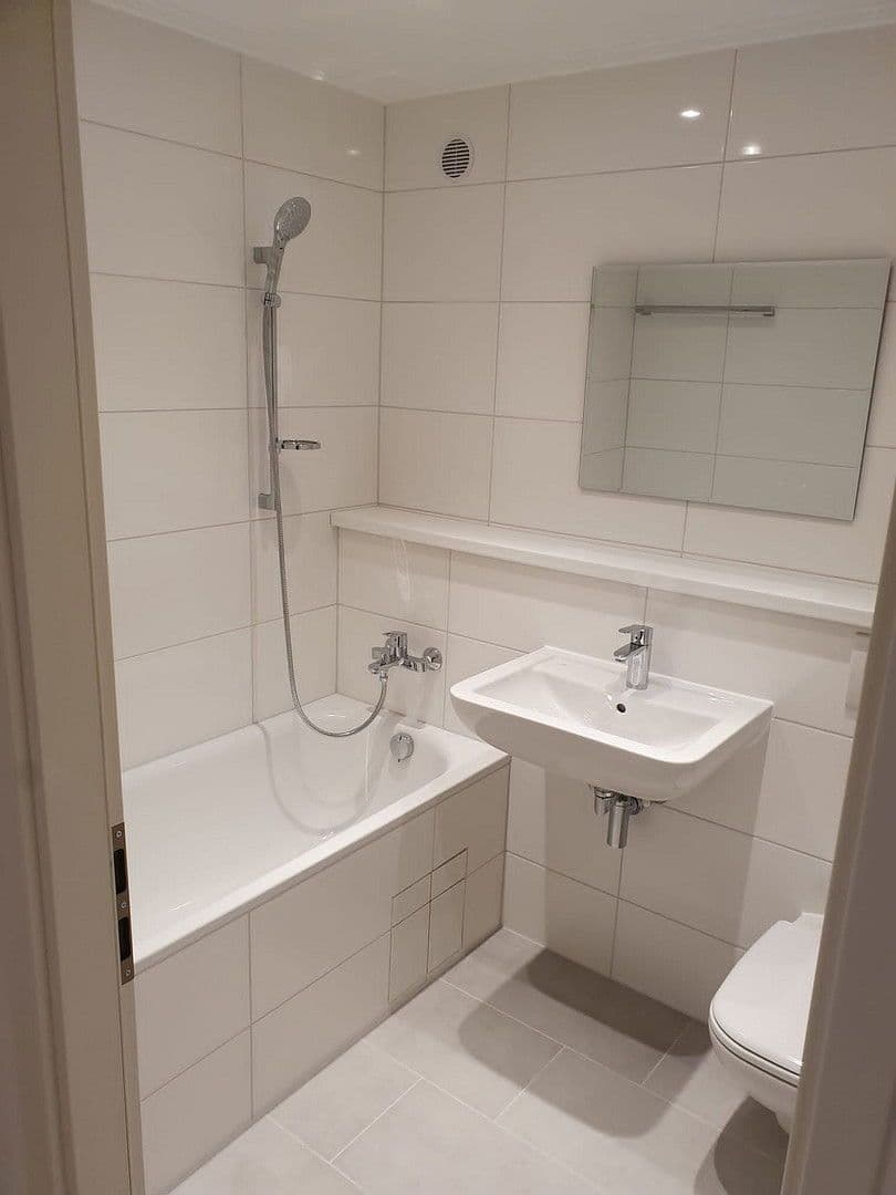 Prenájom bytu 1-izbový 40 m², Münchnerstr., Kr. München - Unterhaching, Bavorsko Prenájom bytu 1-izbový 40 m², Münchnerstr., Kr. München - Unterhaching, Bavorsko